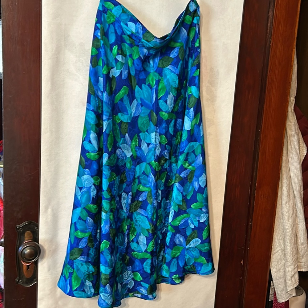 100% silk printed floral skirt, size 12, like new condition
